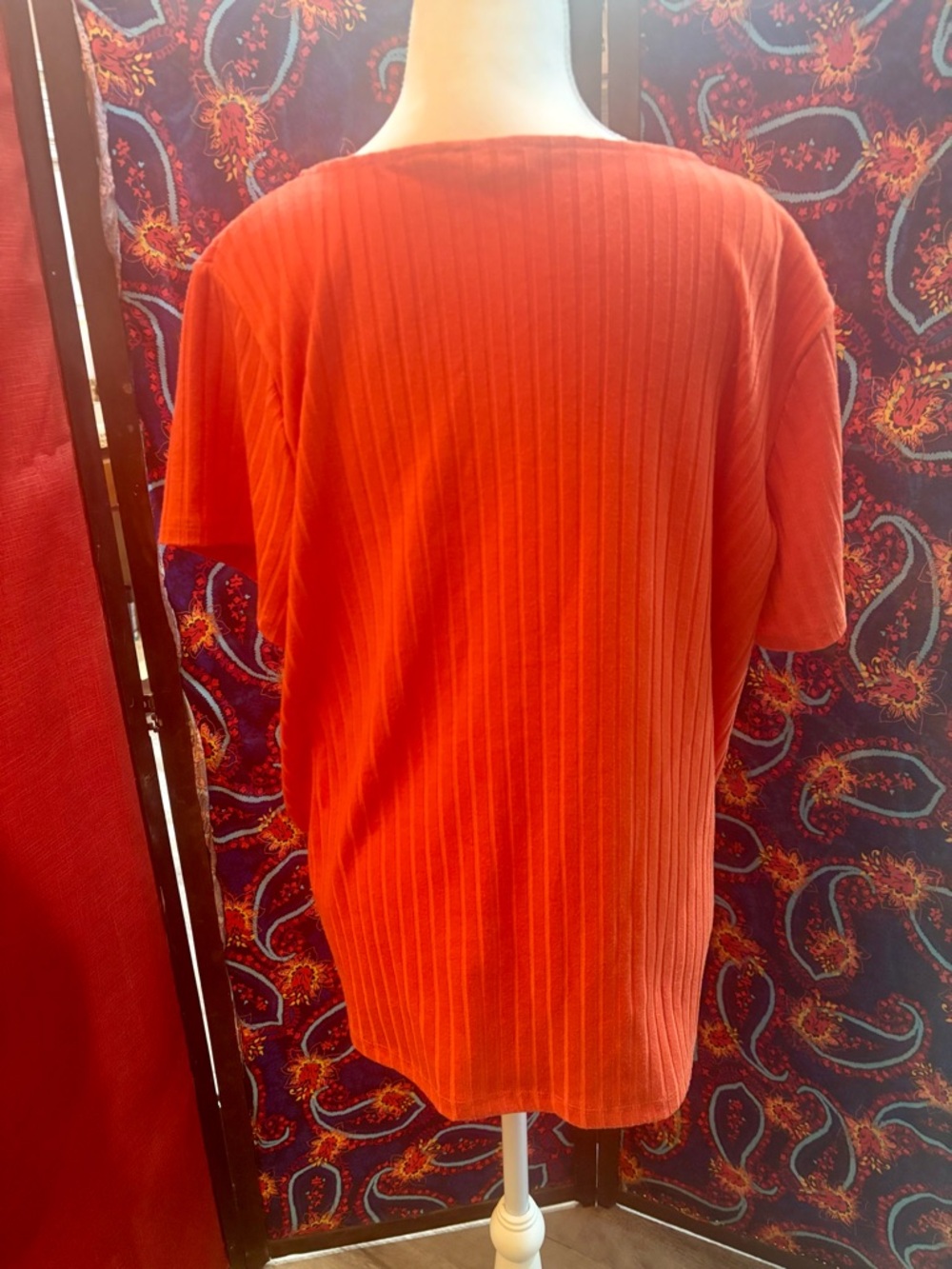 G by Giuliana Nutmeg Ribbed V-Neck Ruched Front Tee - Picture 4 of 5